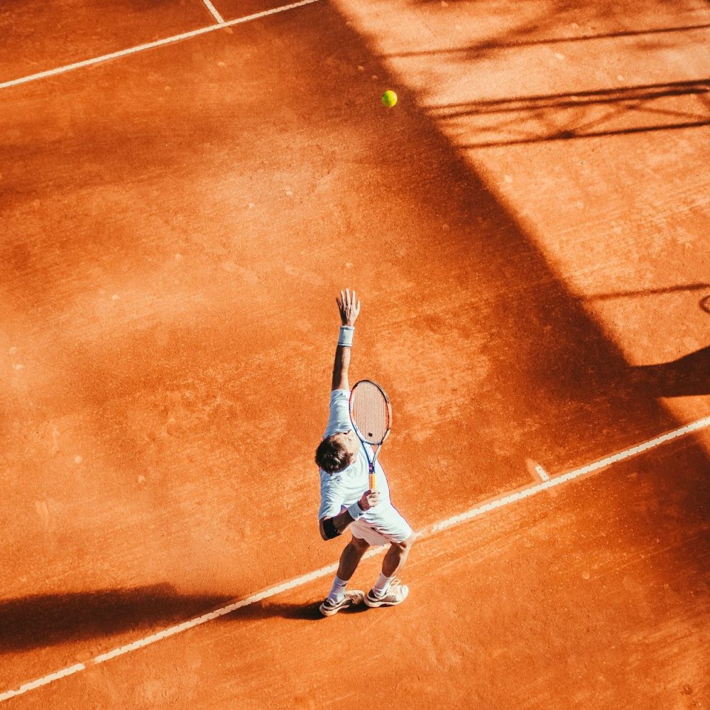 Tennis. Foto van Alex Moises via unsplash